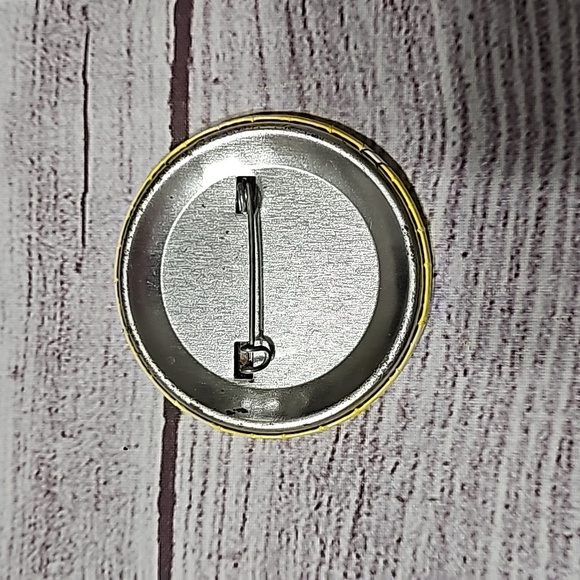 Vintage Disney buttons/pins - Picture 3 of 7